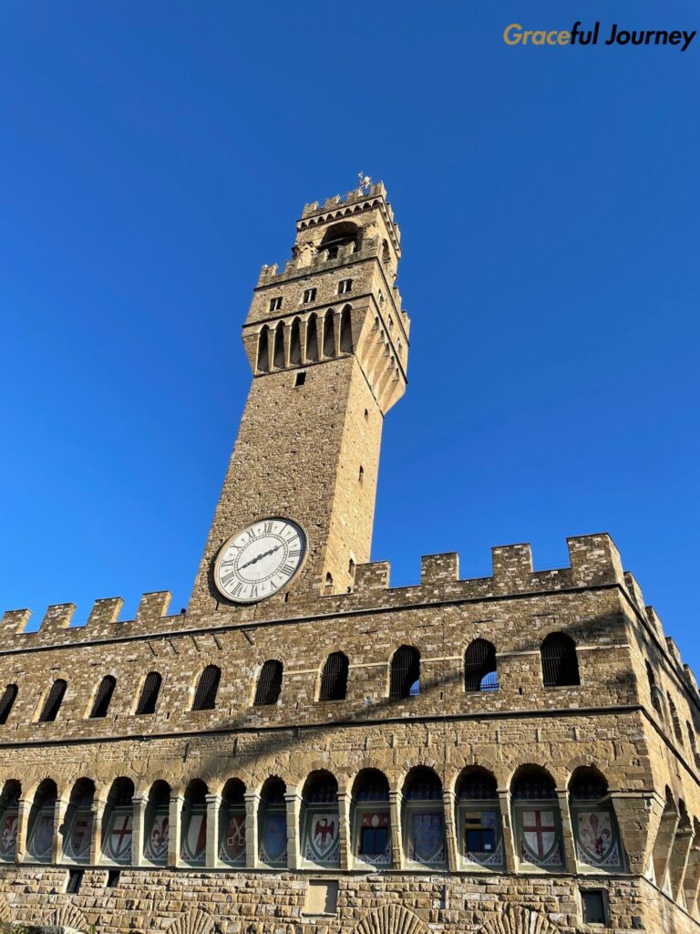 シニューリア広場の時計台