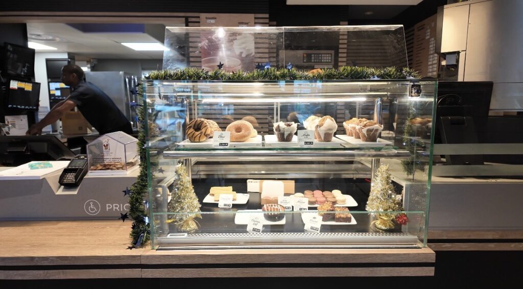 パリ マクドナルド ポルトドモントルイユ